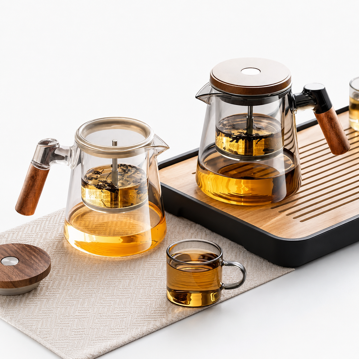 SAINT LAWRENCE Traditional Borosilicate Glass Teapot with Infuser, 650ml Tea Press with Walnut Handle