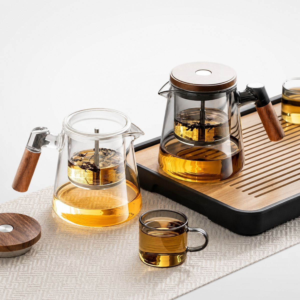 SAINT LAWRENCE Traditional Borosilicate Glass Teapot with Infuser, 650ml Tea Press with Walnut Handle
